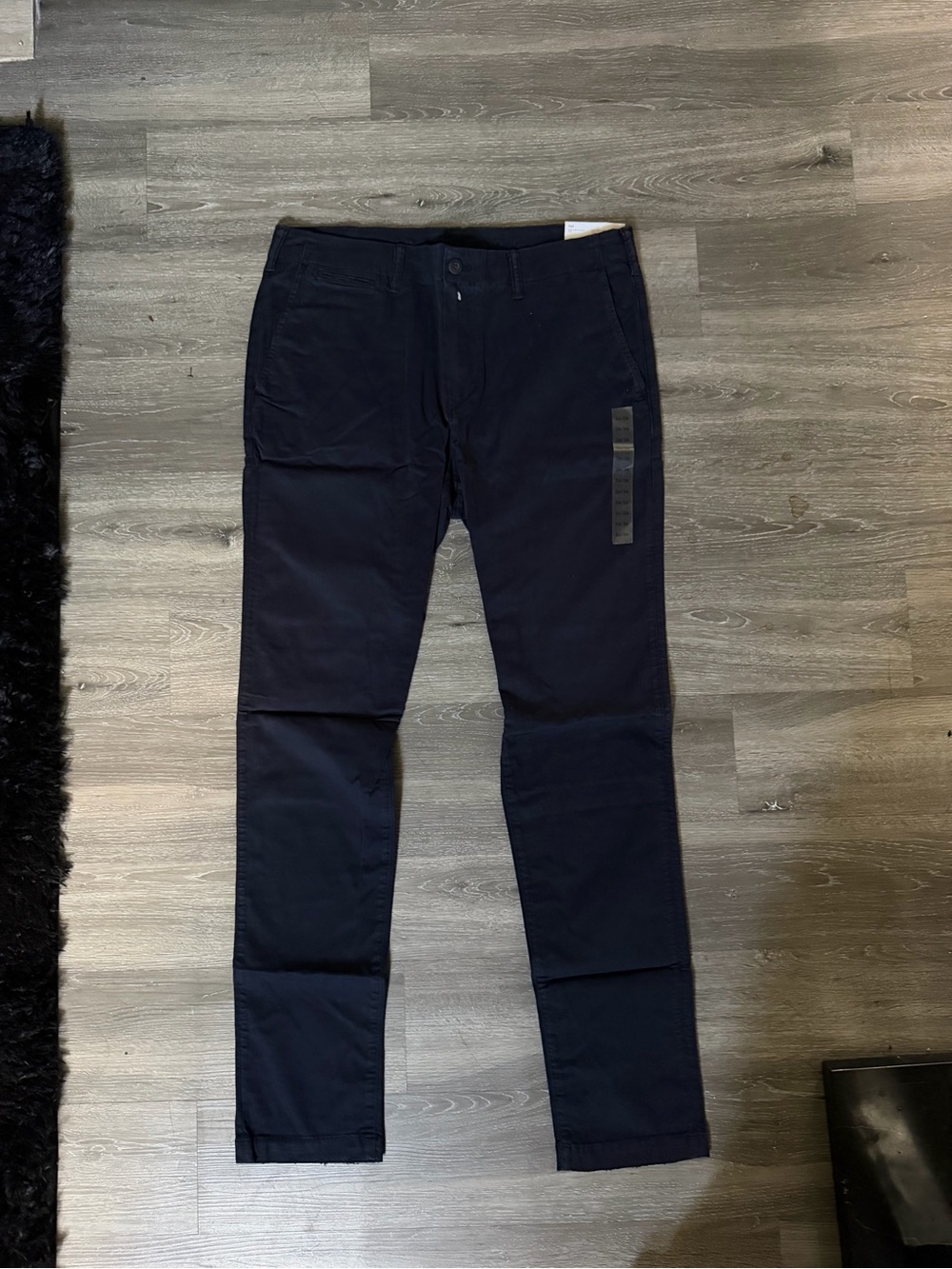 American Eagle Outfitters Men's Slim Straight Chinos in Black